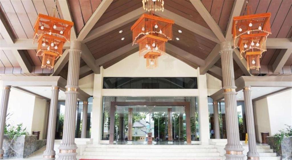 Kyriad Bumiminang Hotel Padang  Exterior foto