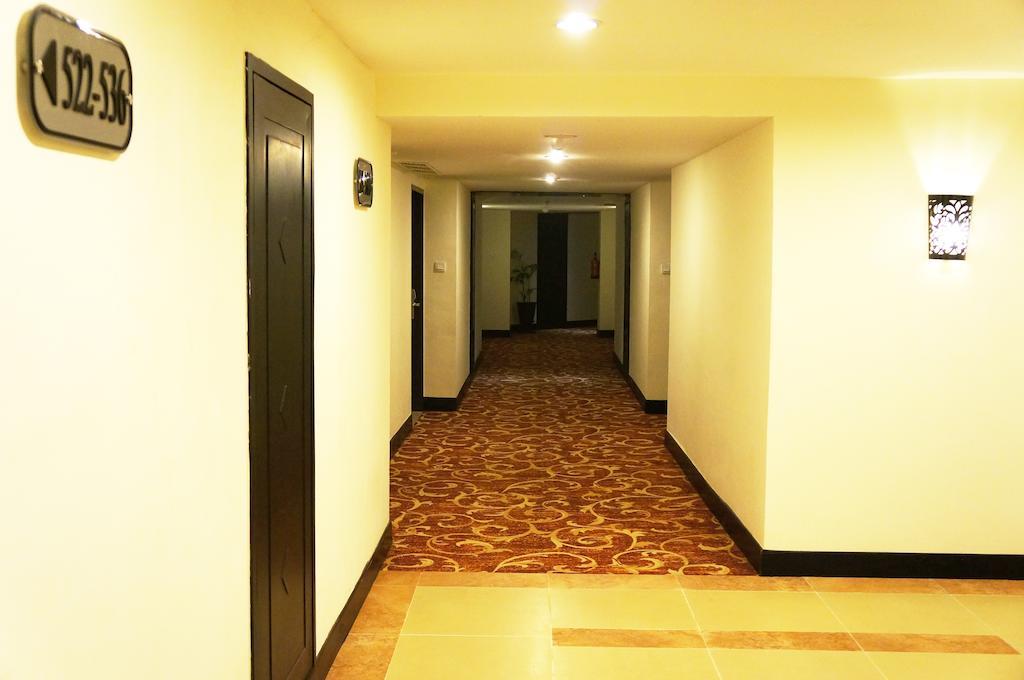 Kyriad Bumiminang Hotel Padang  Exterior foto