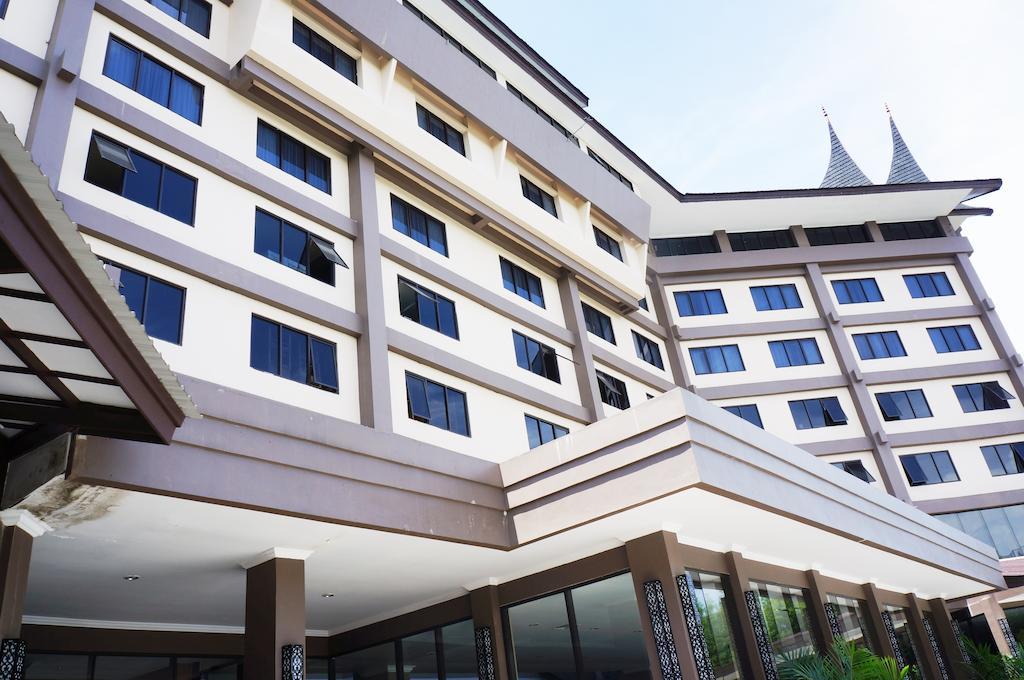Kyriad Bumiminang Hotel Padang  Exterior foto