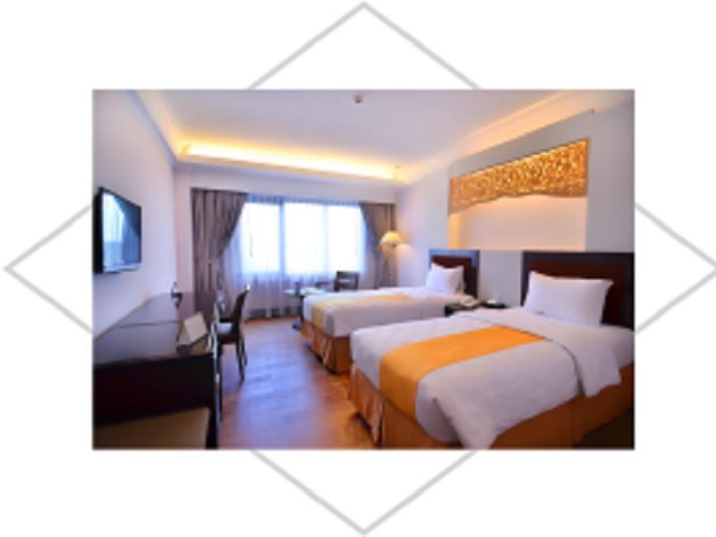 Kyriad Bumiminang Hotel Padang  Exterior foto